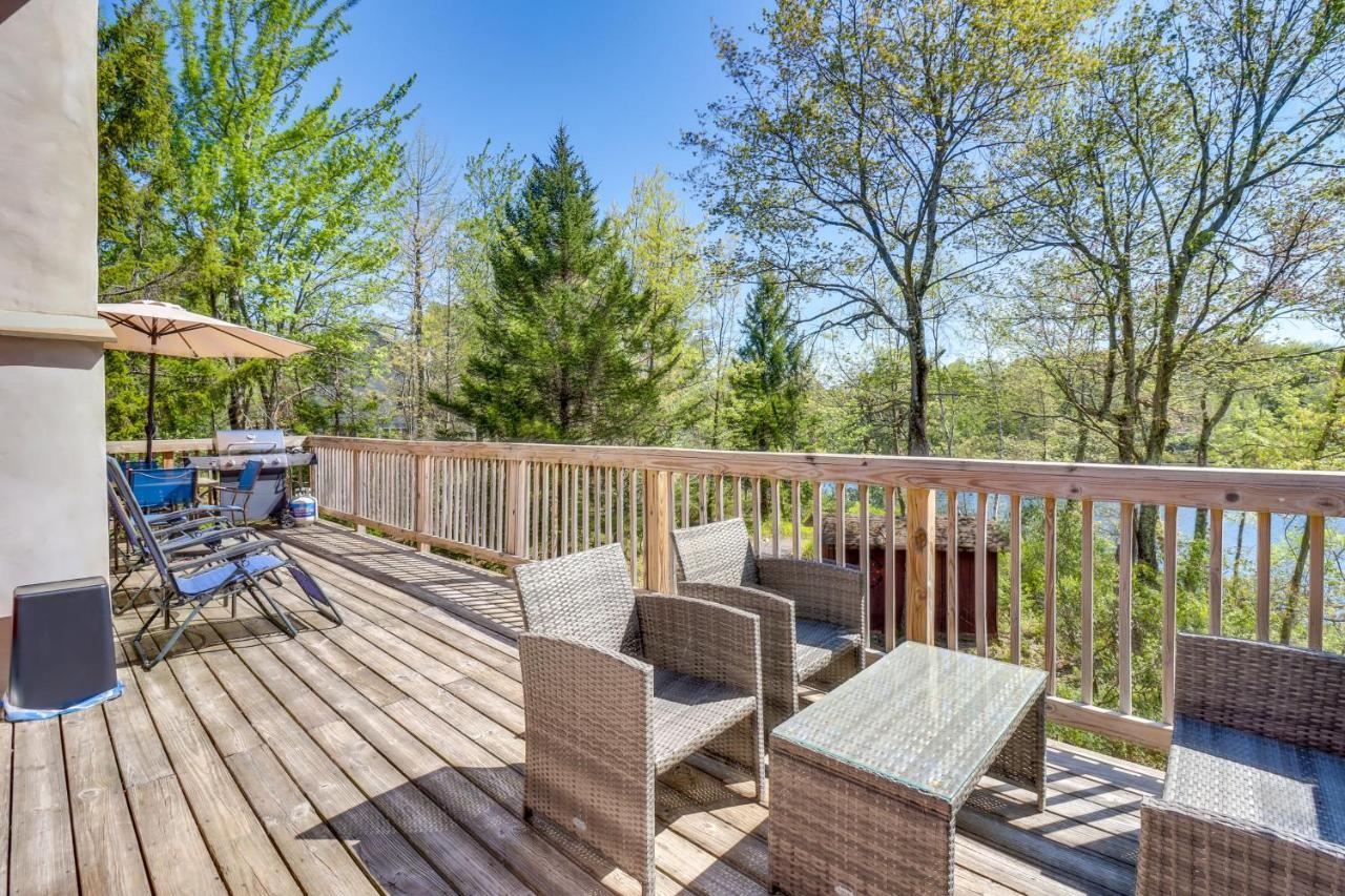 Long Pond Lakefront Poconos Vacation Rental With Swim Dock! מראה חיצוני תמונה